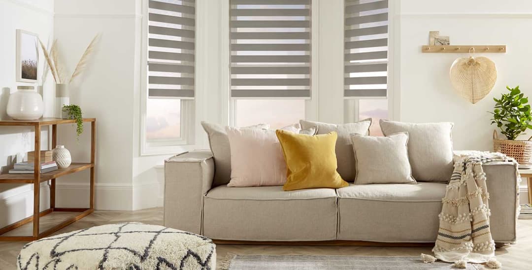 Grey day and night-blinds in modern living room