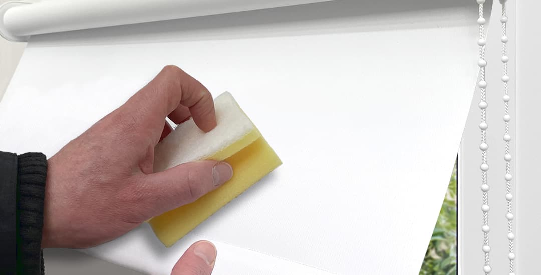 Cleaning pvc roller blinds with a sponge