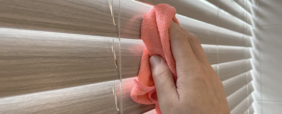 Cleaning wooden blinds closed position