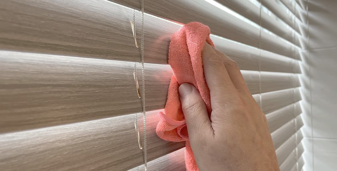 cleaning wooden blinds in closed position