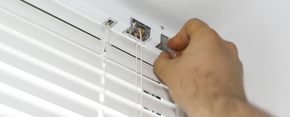 Fixing broken window blinds