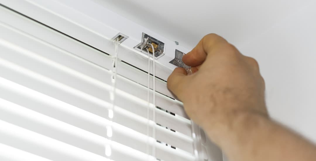 Fixing broken window blinds