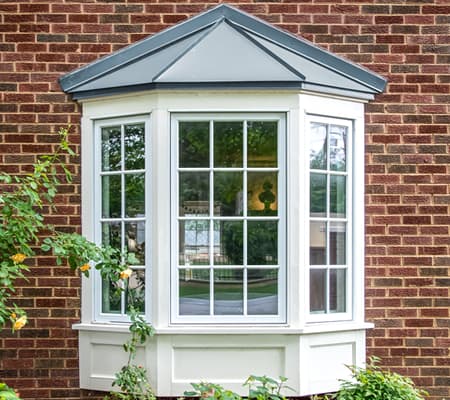 Three-sided bay window