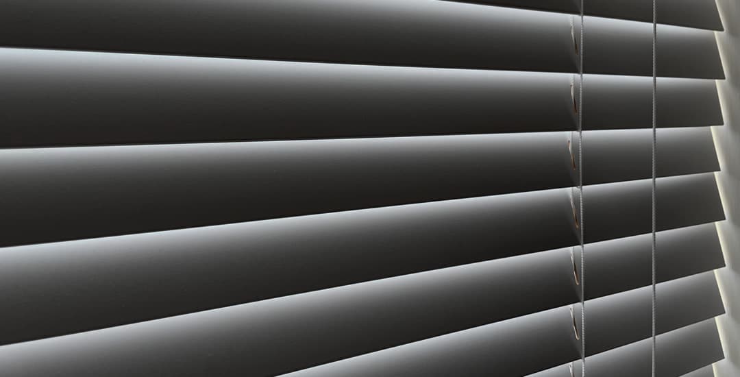 closed venetian blind showing the amount of light leakage