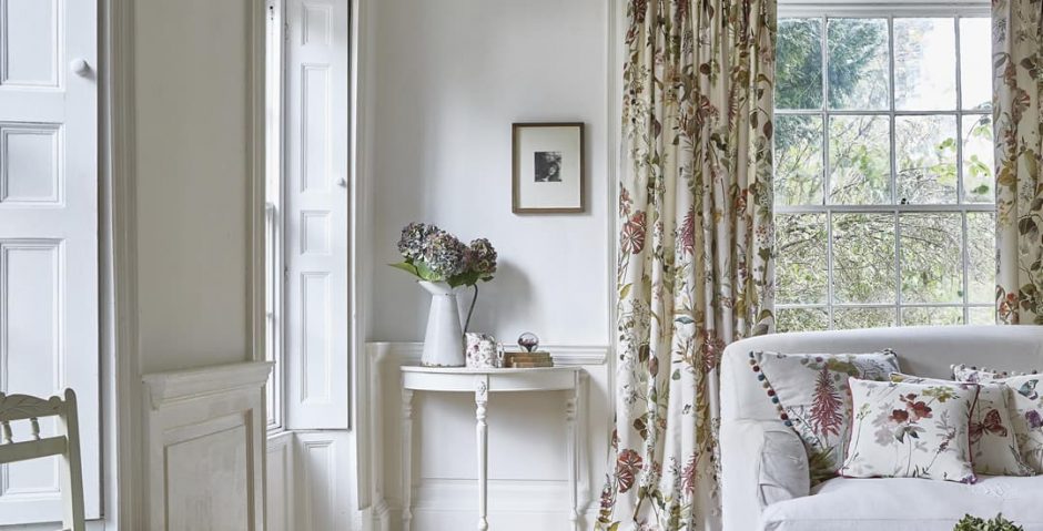 Is It Better to Have Blinds Or Curtains? Discover The Right Solution ...