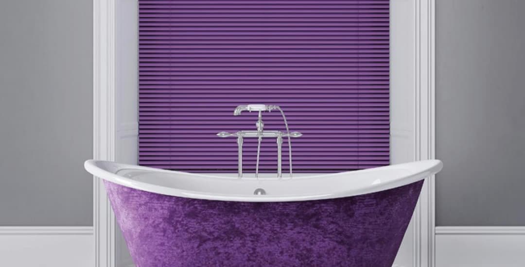 Purple Venetian blinds behind a purple bath