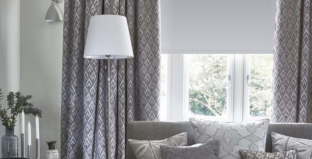Grey roller blind inside the recess and curtains outside